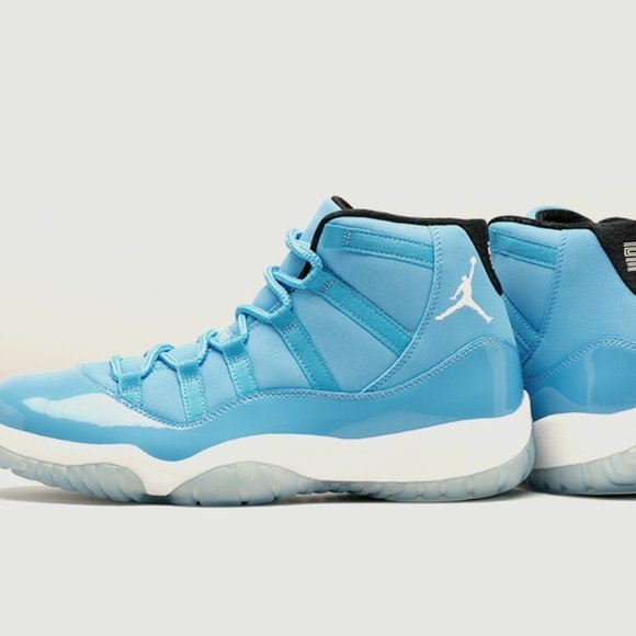 Air Jordan 11 Retro 'Pantone' Mens Sneakers - Picture 1 of 3